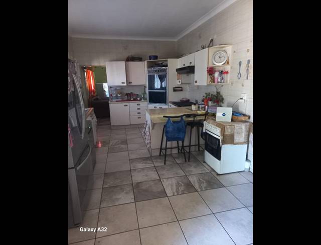 4 BEDROOM HOUSE FOR SALE IN RUSTENBURG EAST